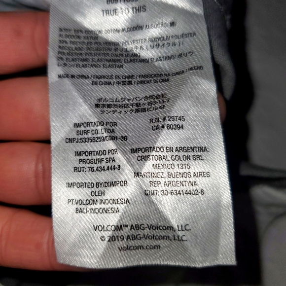 2 pairs of Volcom shorts for 1. Never worn - Picture 3 of 16